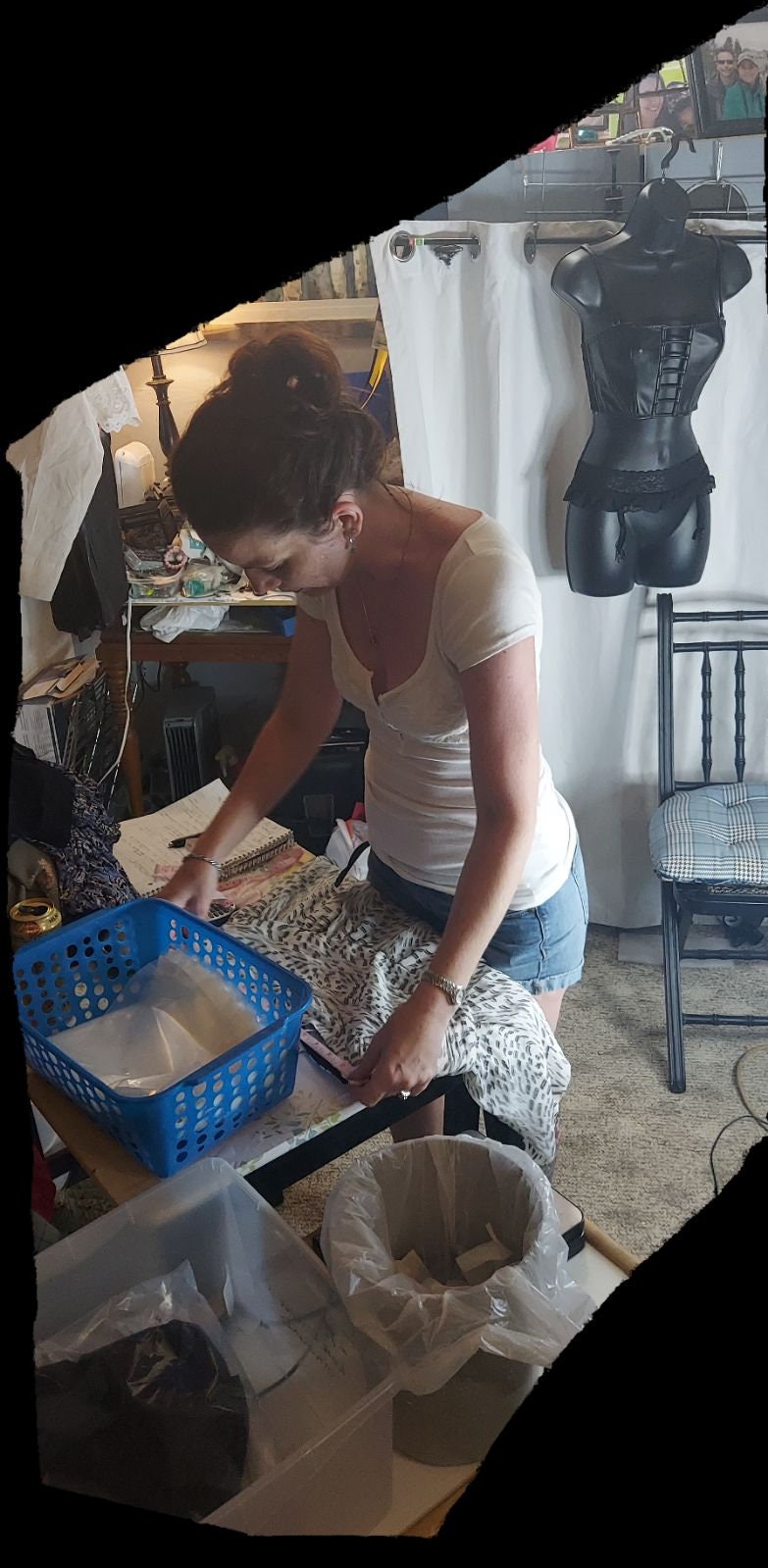 Cellphone charm strap wristlet accessory