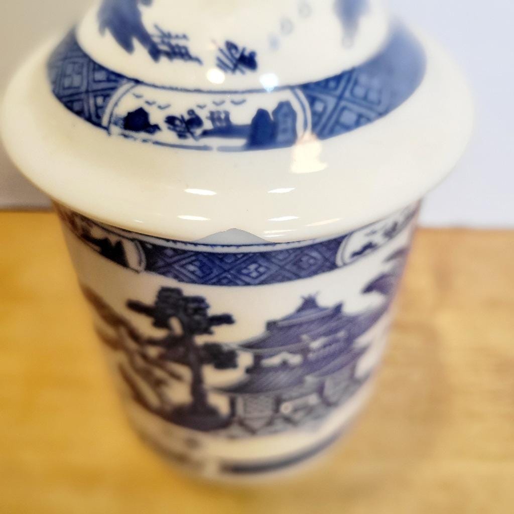 Antique Blue and White Ceramic Jingdezhen Tea Mug with Lid