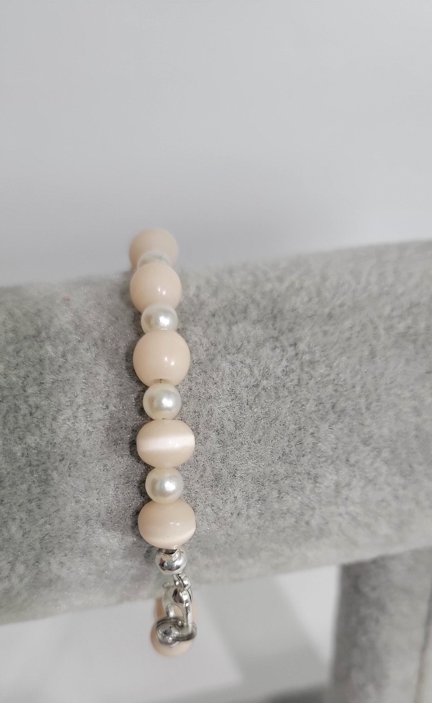 Angel themed glass beaded bracelet