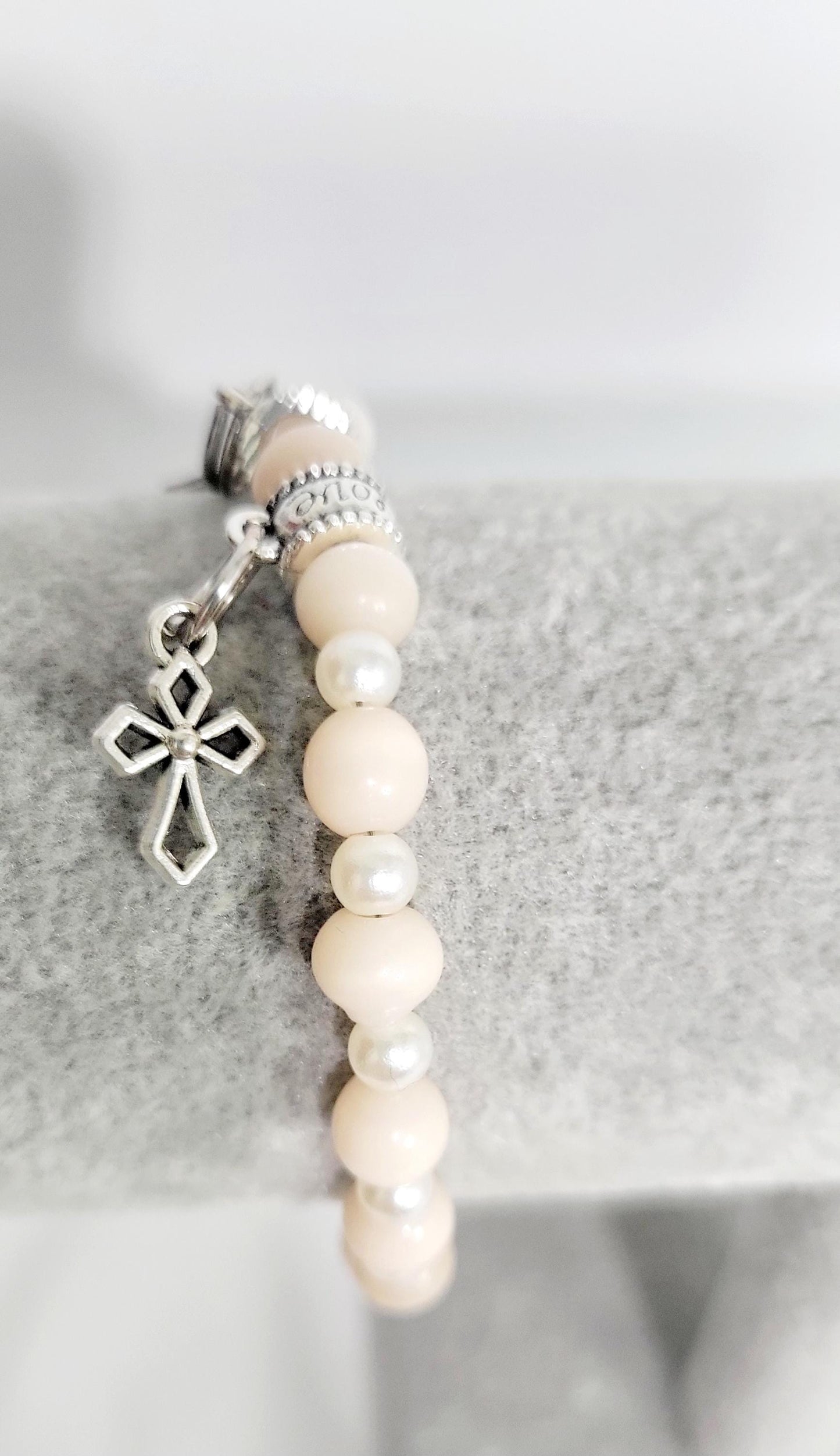 Angel themed glass beaded bracelet