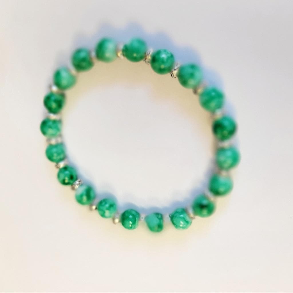 Green Snowflake Beaded with Silver Accent Spacers 8" Stretchy Bracelet