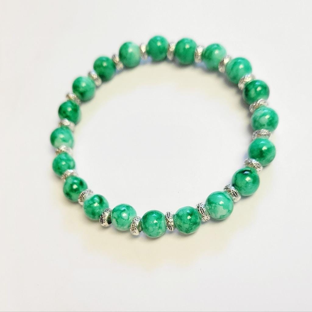 Green Snowflake Beaded with Silver Accent Spacers 8" Stretchy Bracelet