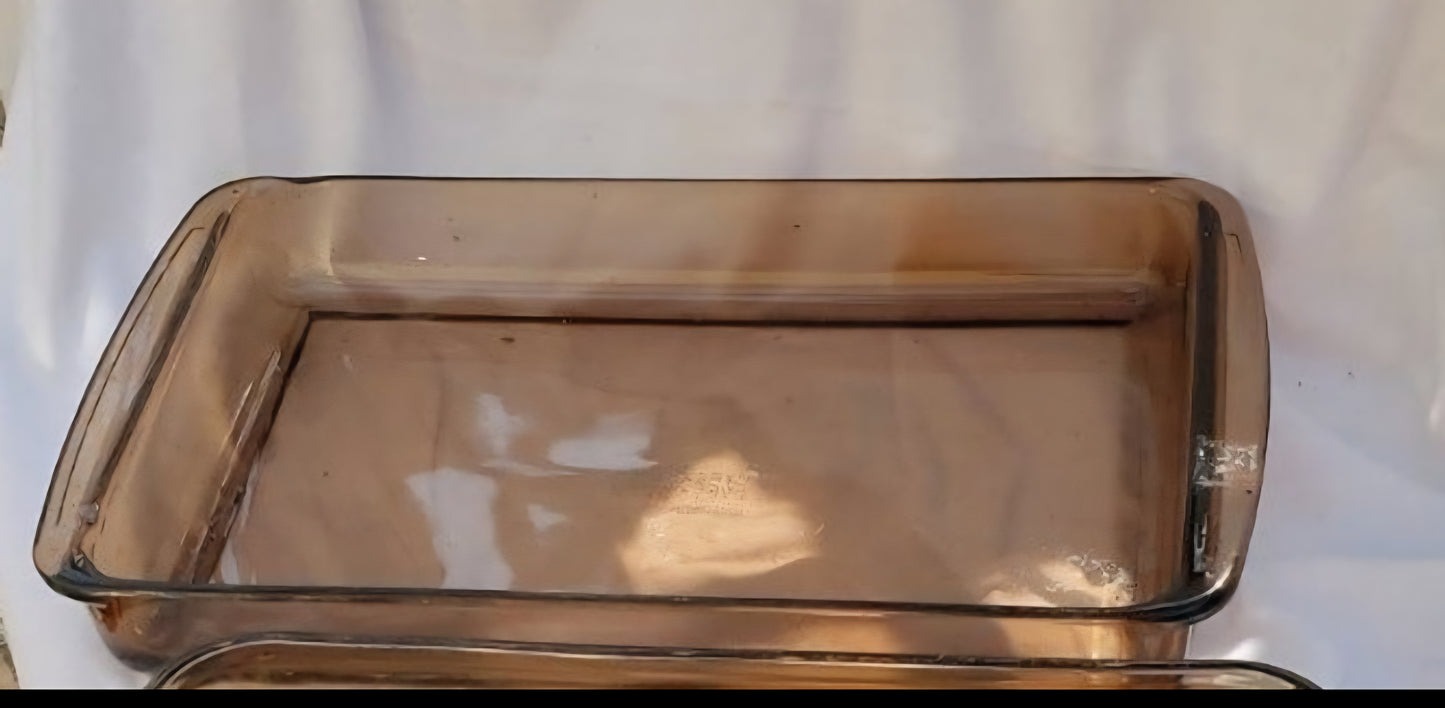 Vintage Pyrex 233 Amber casserole dish 13x9" 2.8L